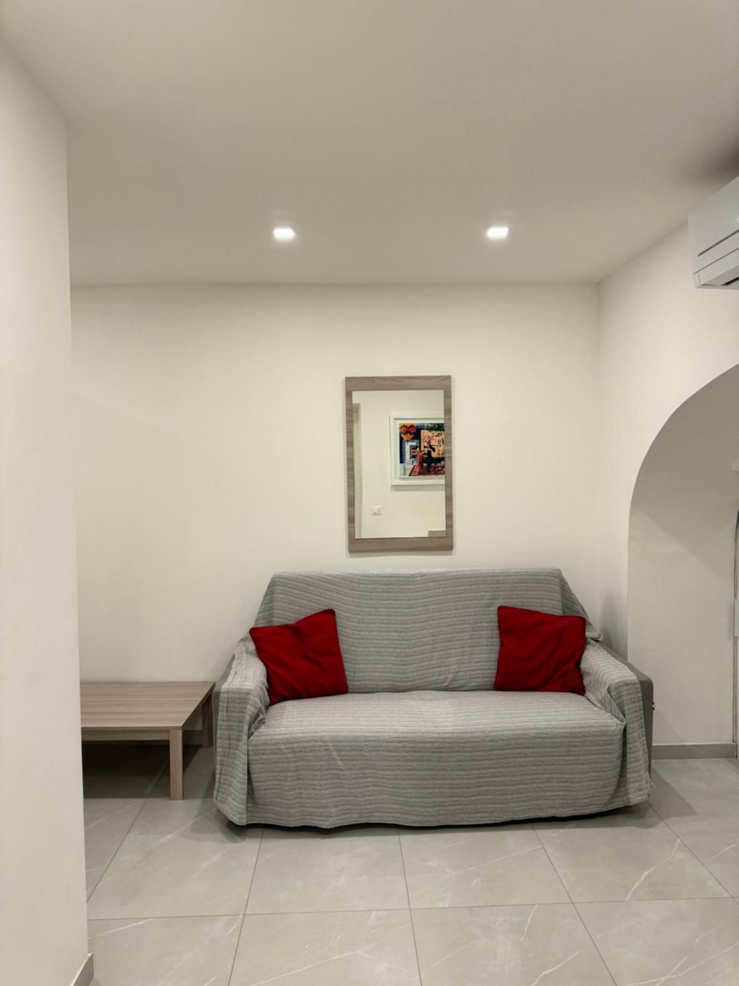 Re House Suite & Deluxe Apartament 阿斯科利皮切诺 外观 照片