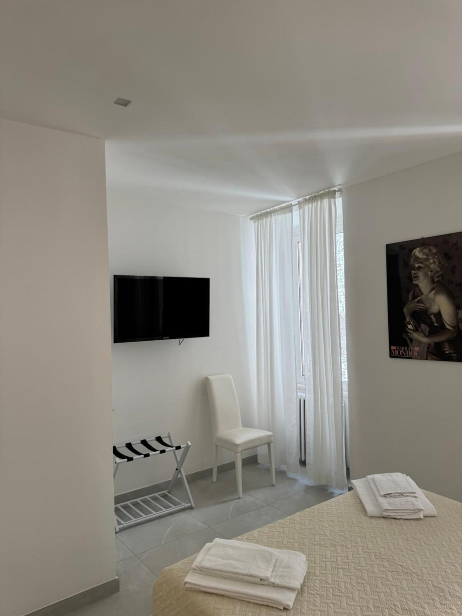 Re House Suite & Deluxe Apartament 阿斯科利皮切诺 外观 照片