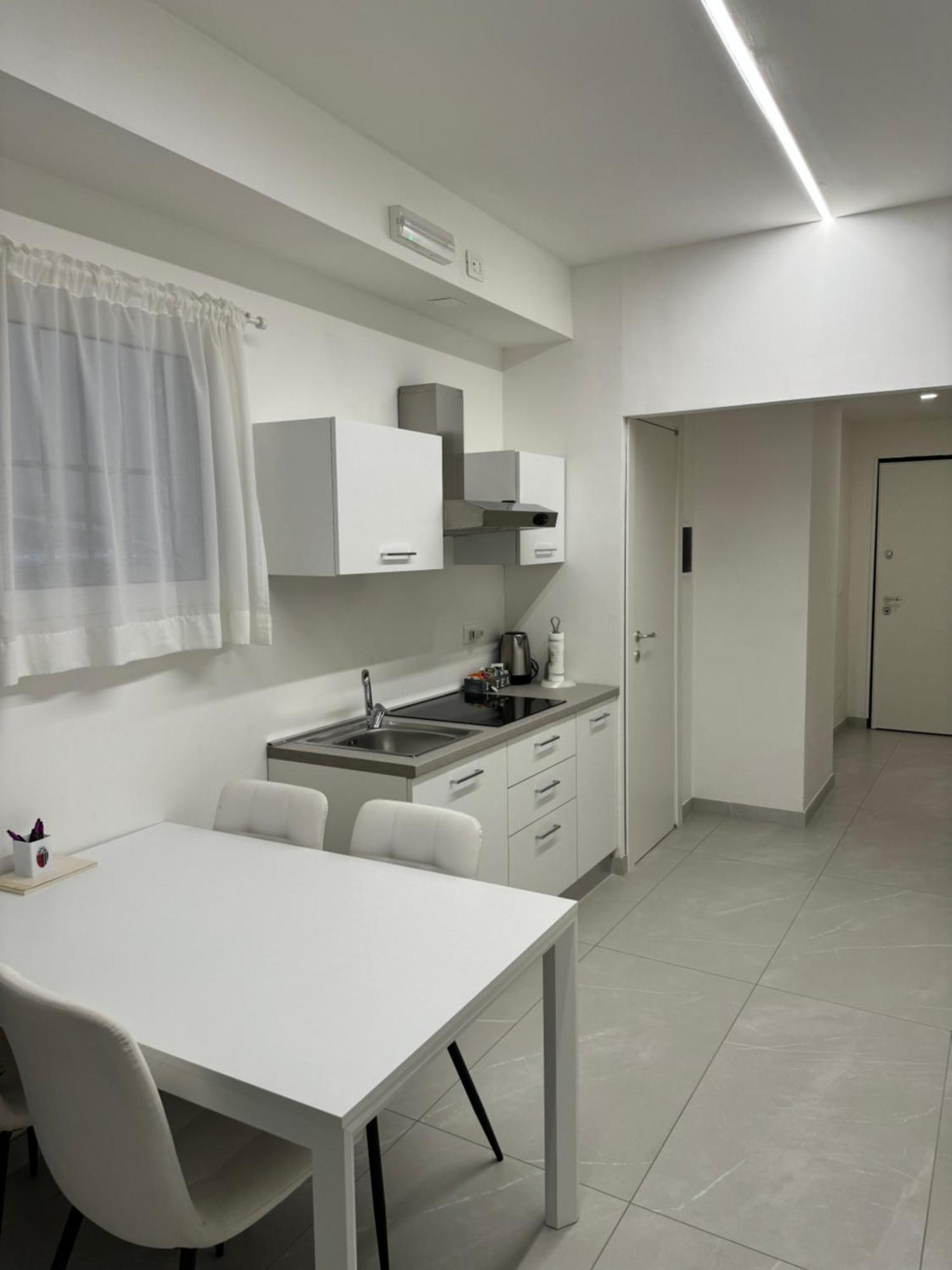 Re House Suite & Deluxe Apartament 阿斯科利皮切诺 外观 照片